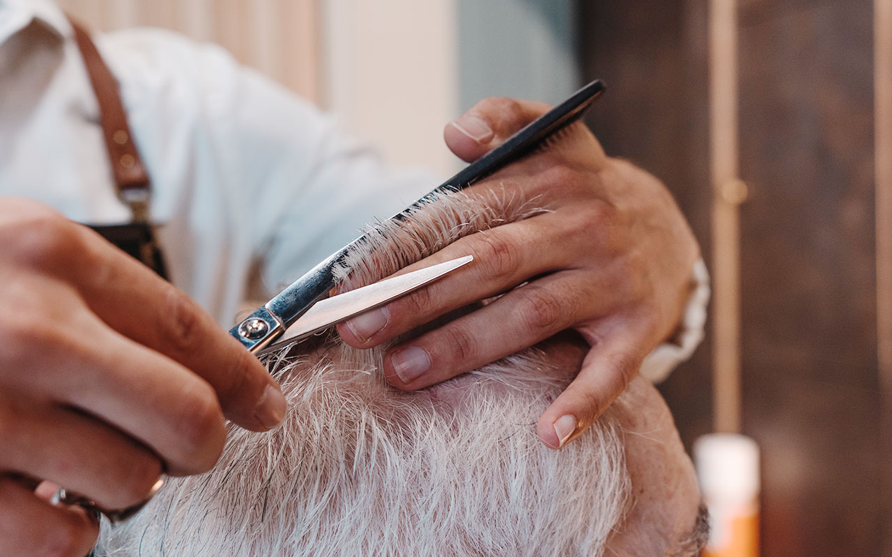 ハサミを使った親切対応